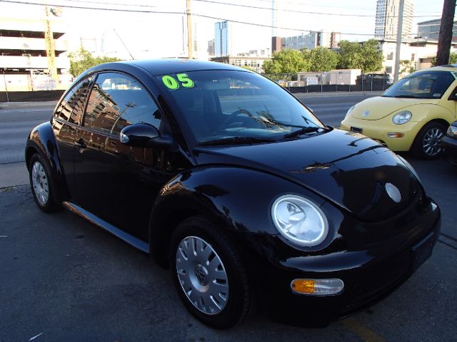 Volkswagen New Beetle 2005 photo 1