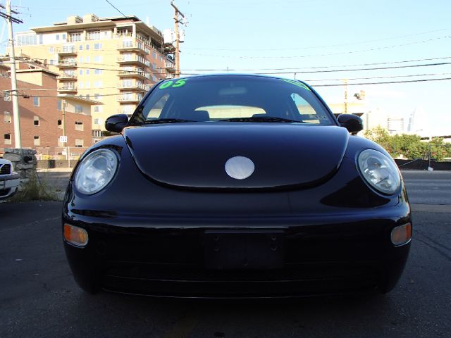 Volkswagen New Beetle 2005 photo 2