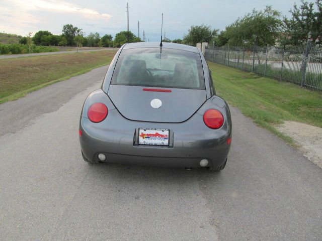 Volkswagen New Beetle 2005 photo 1