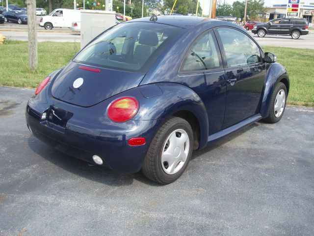 Volkswagen New Beetle 2005 photo 2