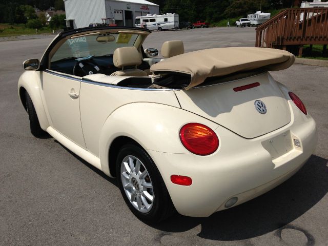 Volkswagen New Beetle 2005 photo 1