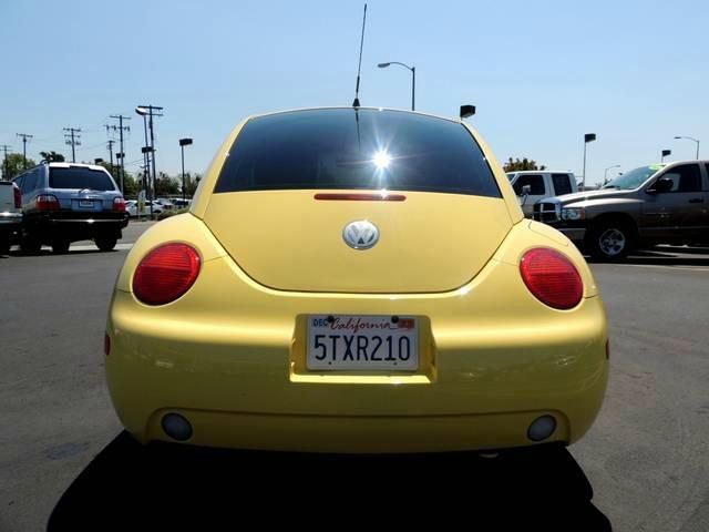 Volkswagen New Beetle 2005 photo 1