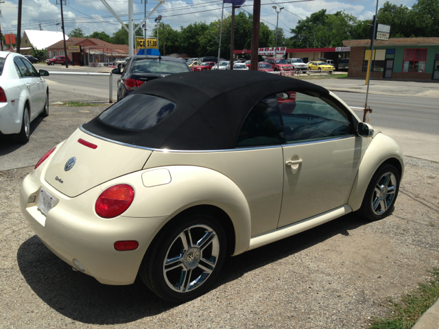 Volkswagen New Beetle 2005 photo 1