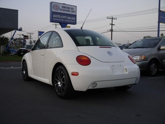 Volkswagen New Beetle 2005 photo 1