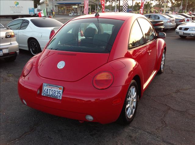 Volkswagen New Beetle 2005 photo 1