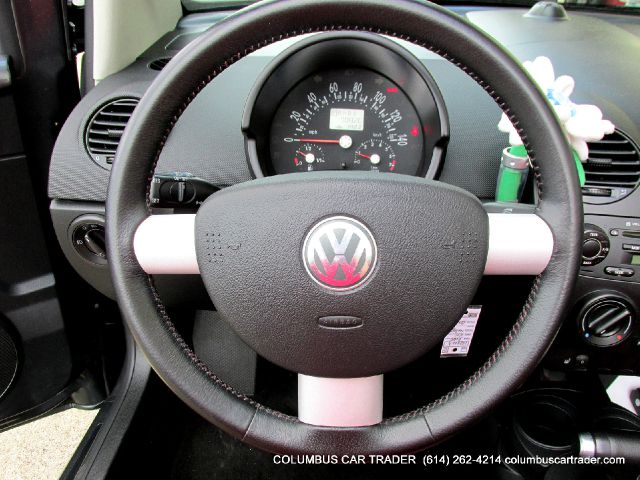 Volkswagen New Beetle 2005 photo 13