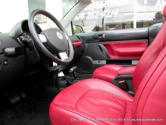 Volkswagen New Beetle 2005 photo 16