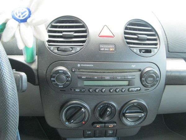 Volkswagen New Beetle 2005 photo 1