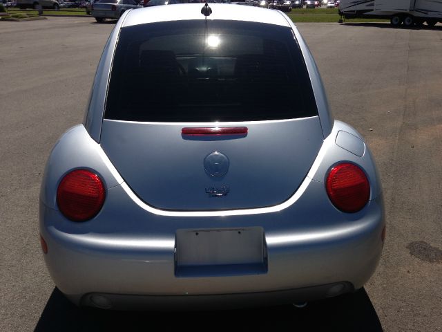 Volkswagen New Beetle 2005 photo 2