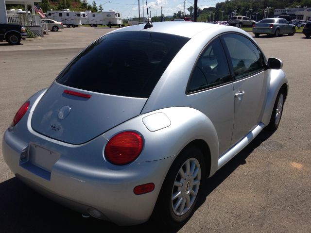 Volkswagen New Beetle 2005 photo 3