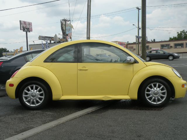 Volkswagen New Beetle 2005 photo 3