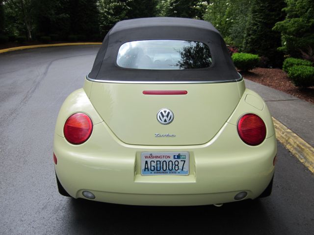 Volkswagen New Beetle 2005 photo 1