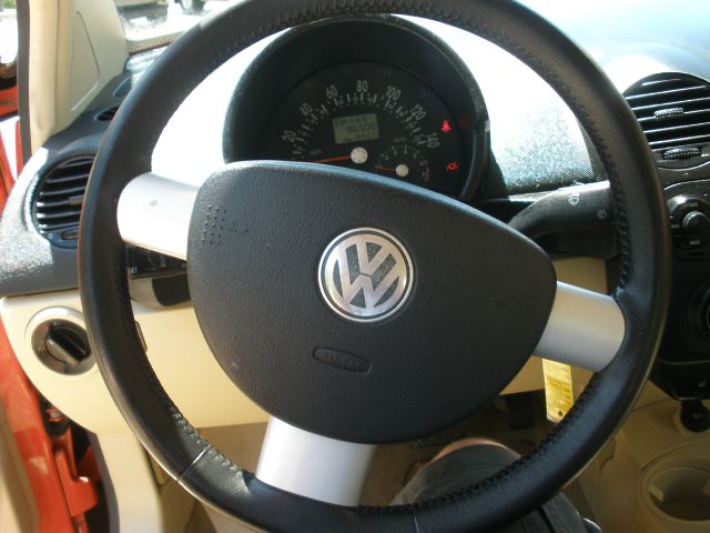 Volkswagen New Beetle 2005 photo 10