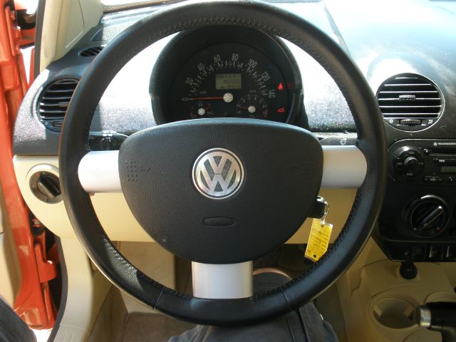 Volkswagen New Beetle 2005 photo 2