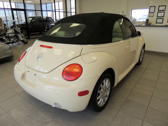 Volkswagen New Beetle 2005 photo 4