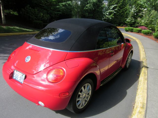 Volkswagen New Beetle 2005 photo 1