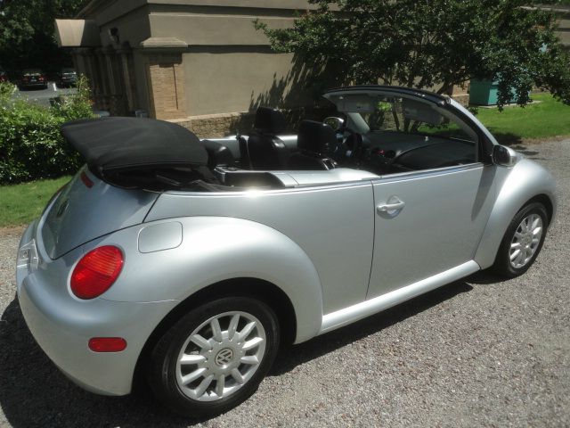 Volkswagen New Beetle 2005 photo 10