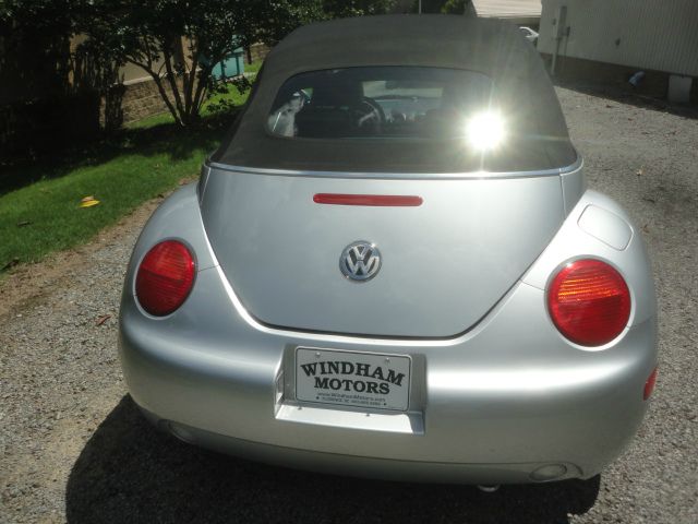 Volkswagen New Beetle 2005 photo 11