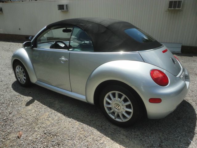 Volkswagen New Beetle 2005 photo 17