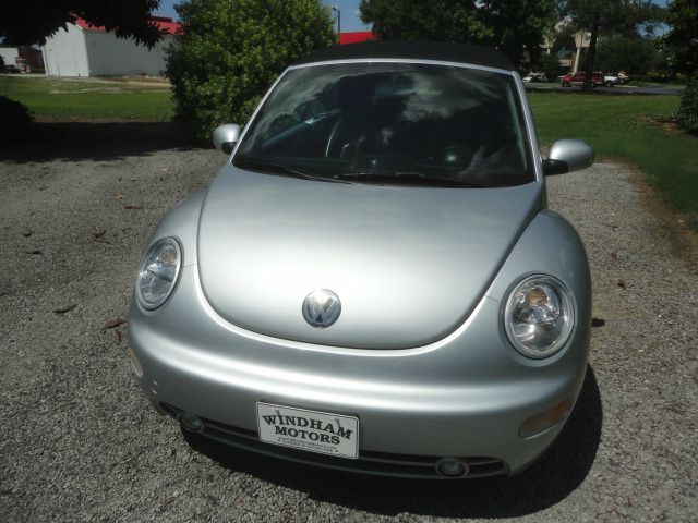 Volkswagen New Beetle 2005 photo 23