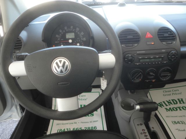 Volkswagen New Beetle 2005 photo 5