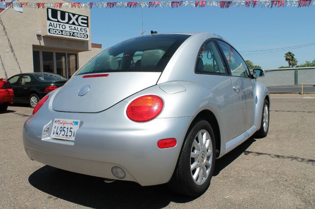 Volkswagen New Beetle 2005 photo 4