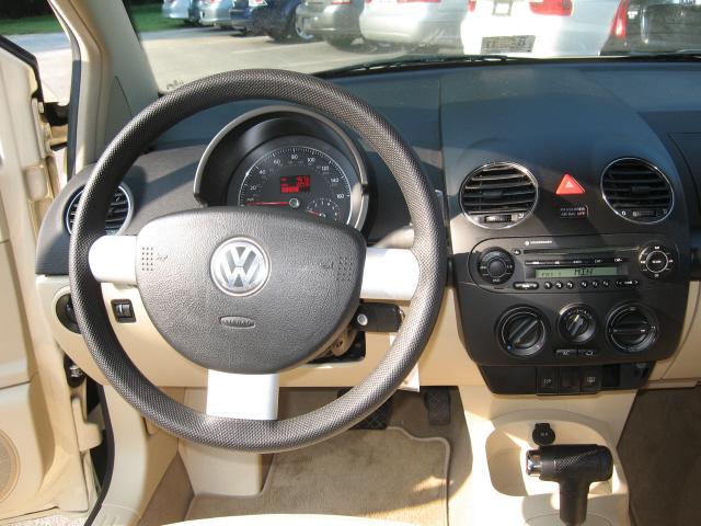 Volkswagen New Beetle 2006 photo 2