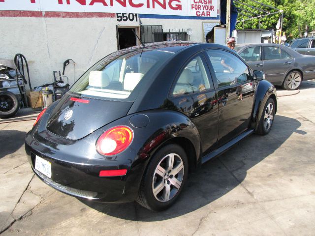 Volkswagen New Beetle 2006 photo 2