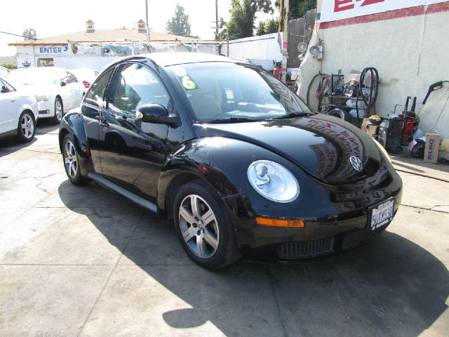 Volkswagen New Beetle 2006 photo 4