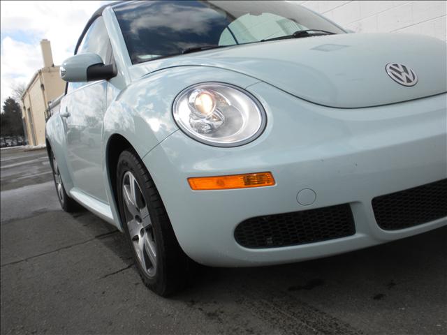 Volkswagen New Beetle 2006 photo 2