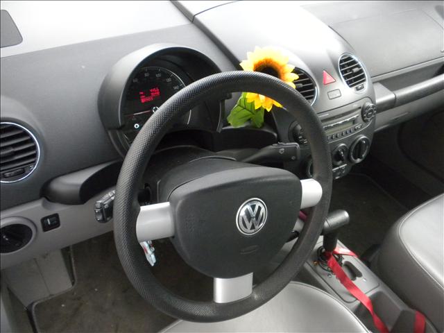 Volkswagen New Beetle 2006 photo 5