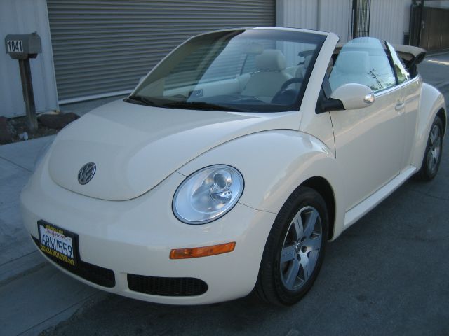 Volkswagen New Beetle BASE W/1sv Convertible