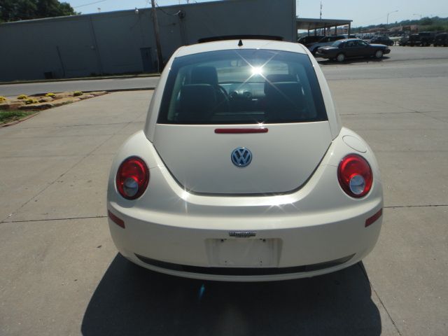 Volkswagen New Beetle 2006 photo 1