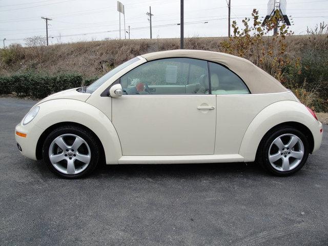 Volkswagen New Beetle Reg Cab 118 WB Convertible