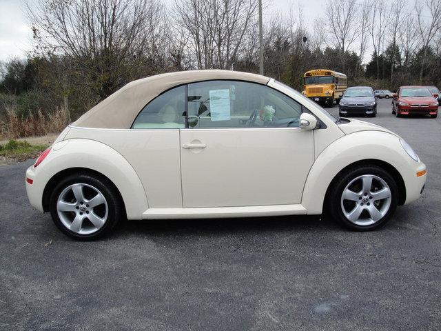 Volkswagen New Beetle 2006 photo 2