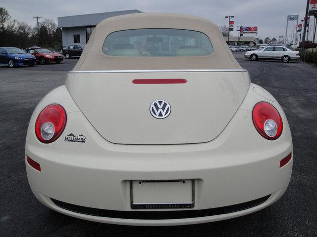 Volkswagen New Beetle 2006 photo 4