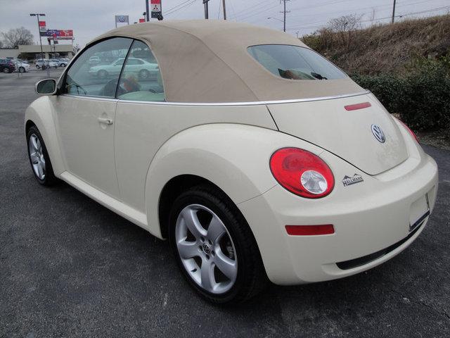 Volkswagen New Beetle 2006 photo 5