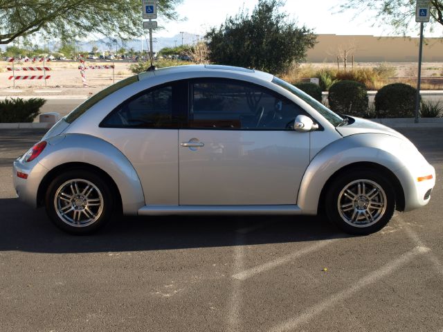 Volkswagen New Beetle 2006 photo 2