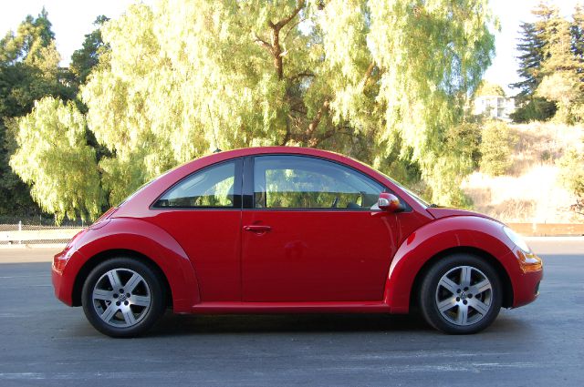 Volkswagen New Beetle 2006 photo 1