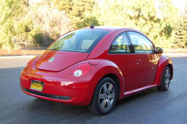 Volkswagen New Beetle 2006 photo 2