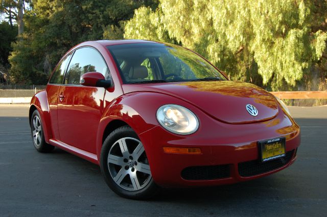 Volkswagen New Beetle 2006 photo 4