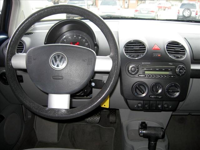 Volkswagen New Beetle 2006 photo 2