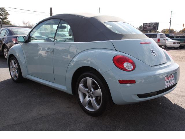 Volkswagen New Beetle 2006 photo 3