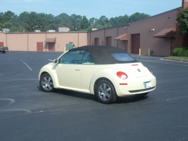 Volkswagen New Beetle 2006 photo 2