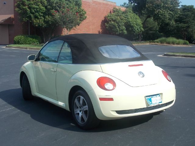 Volkswagen New Beetle 2006 photo 4