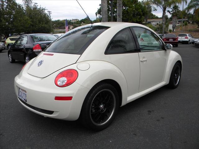 Volkswagen New Beetle 2006 photo 4