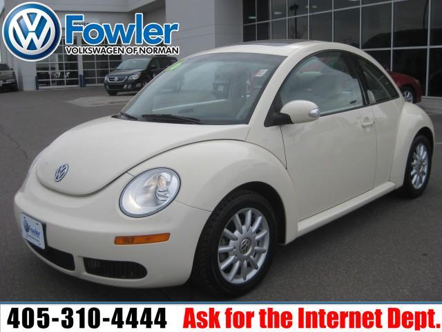 Volkswagen New Beetle Reg Cab 118 WB Hatchback