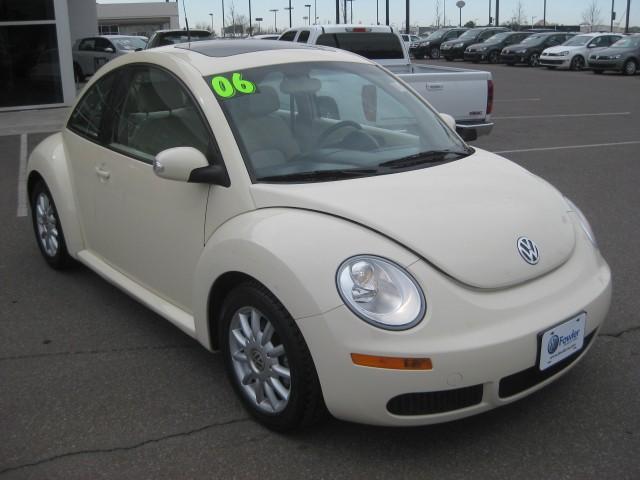 Volkswagen New Beetle 2006 photo 3