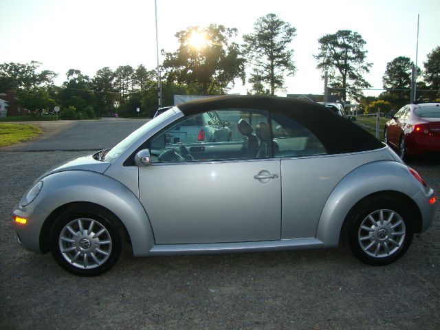 Volkswagen New Beetle BASE W/1sv Convertible