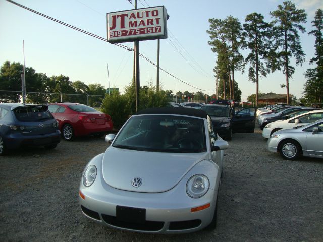 Volkswagen New Beetle 2006 photo 2